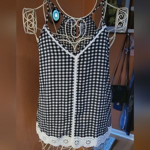 Checkered tank with crochet hem